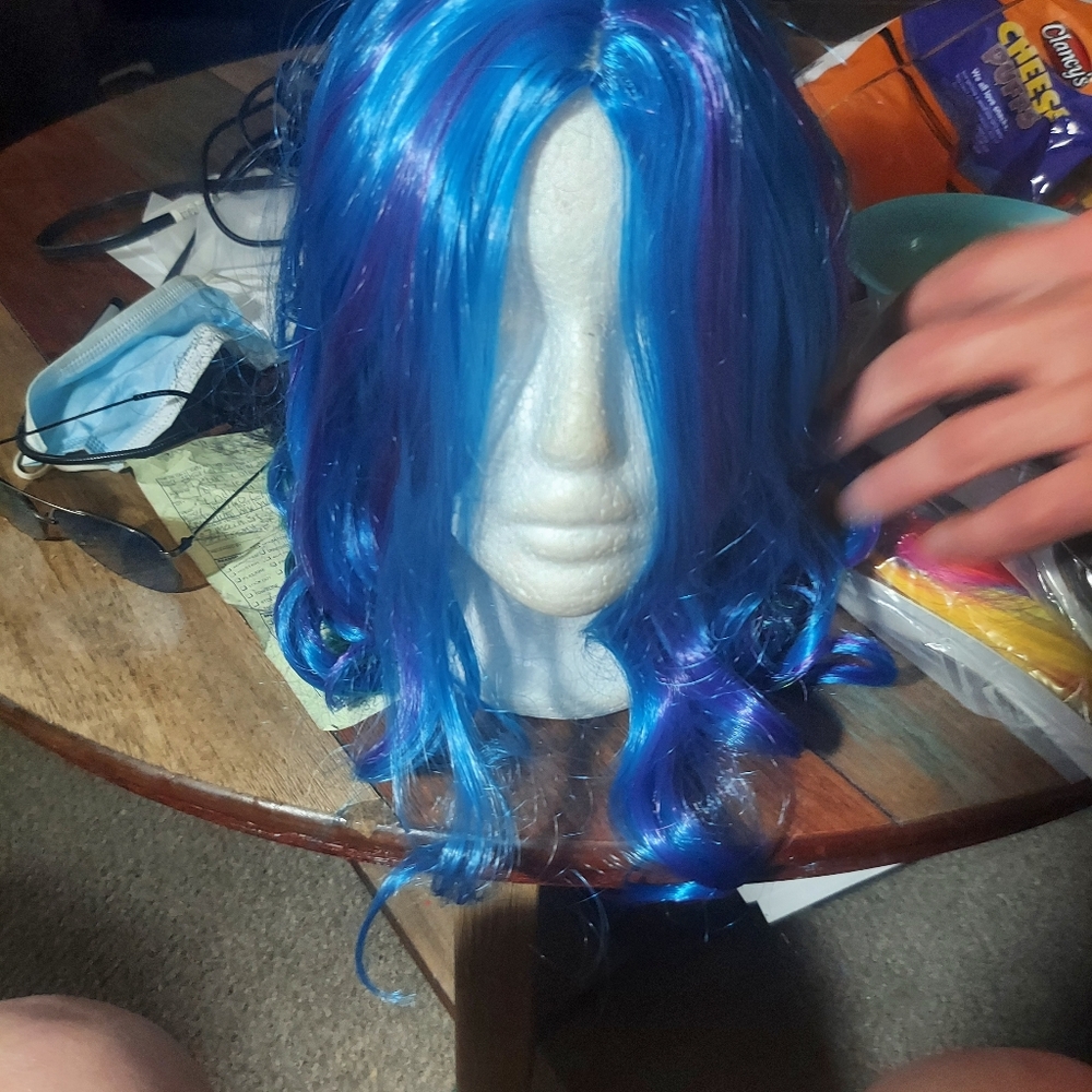 Wigs - Picture 2 of 5